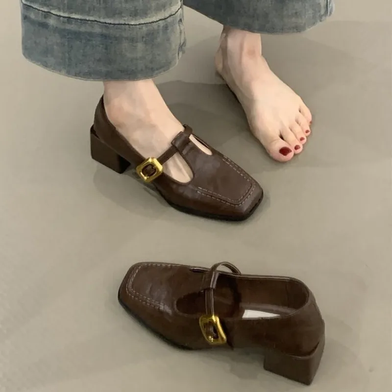 Womens Heels - حذاء نسائي بتصميم ماري جين، مقدمة