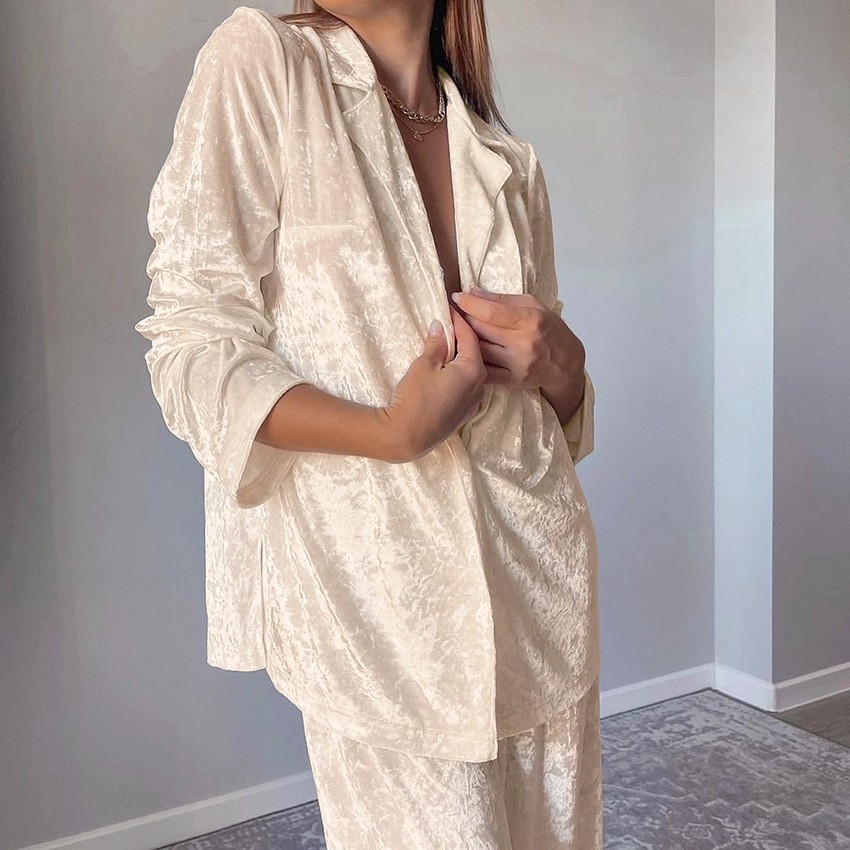 Womens Blazer - طقم بيجامة لانجري مخملي بتصميم بليزر،