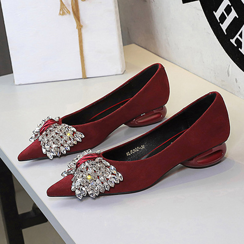 حذاء نسائي بكعب منخفض بتصميم ه - مراجعة Womens Heels وسعره