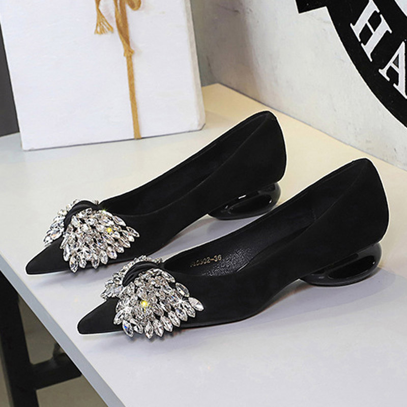 حذاء نسائي بكعب منخفض بتصميم ه - مراجعة Womens Heels وسعره