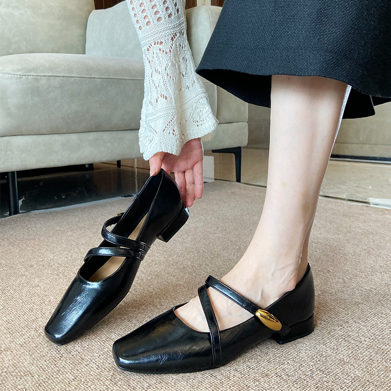 أحذية نسائية عصرية بمقدمة مربع - مراجعة Pump Heel Block وسعره