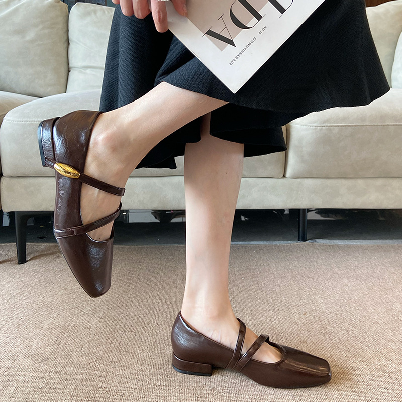 أحذية نسائية عصرية بمقدمة مربع - مراجعة Pump Heel Block وسعره