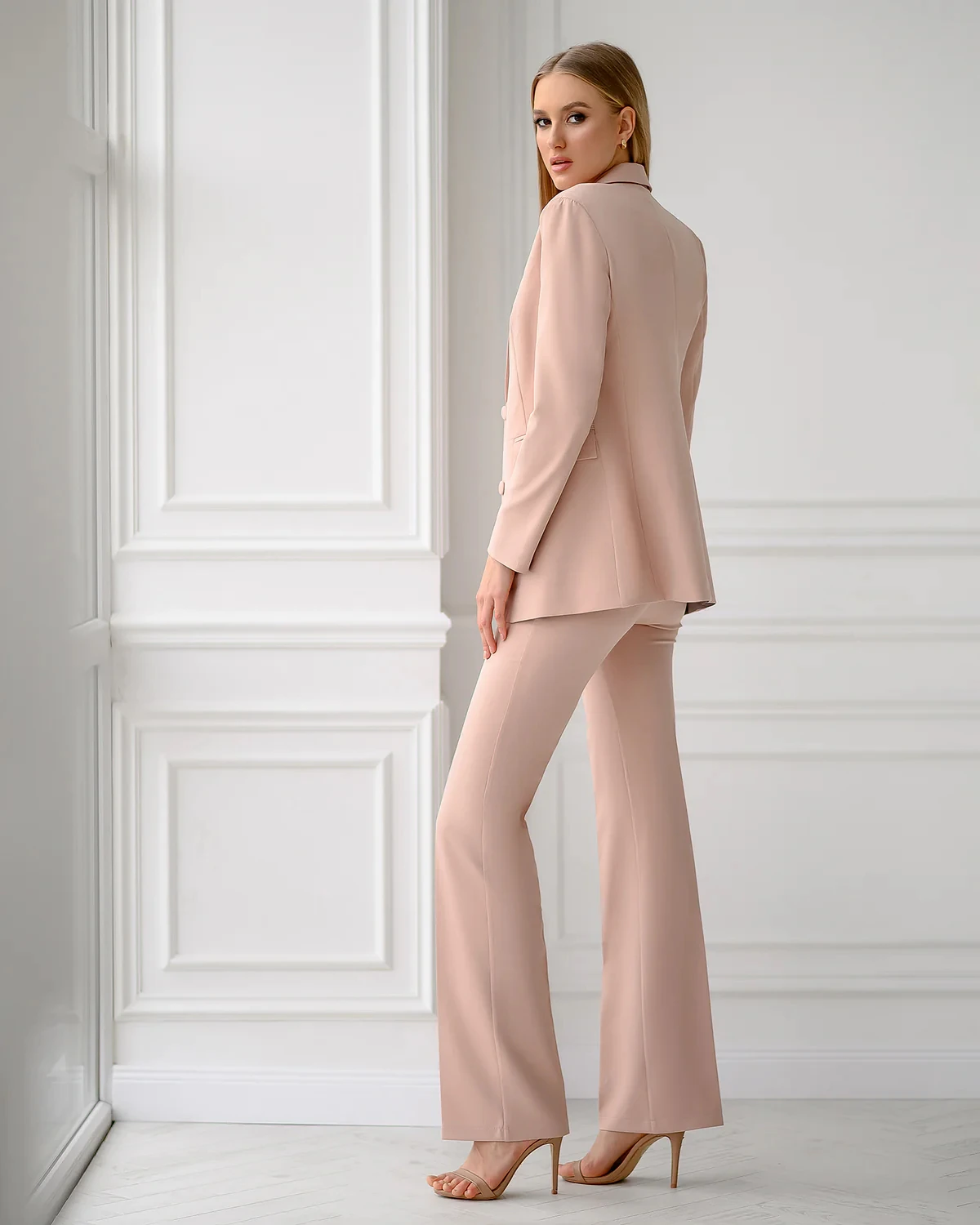 بدلة نسائية ثلاثية القطع لعام  - مراجعة Womens Blazer وسعره